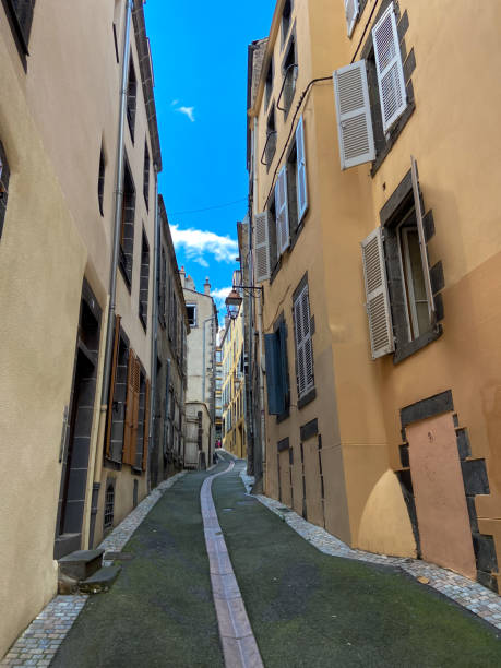 istock Narrow street at Clermont Ferrand 1471446446