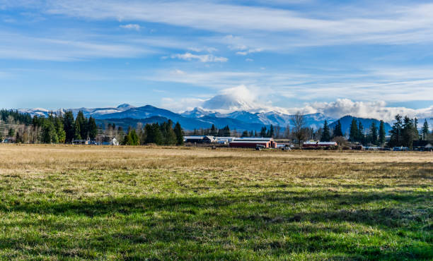 istock Country Mountain Scene 7 1471448588
