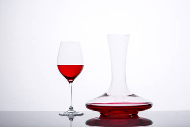 「デカンター」で、レッドワインとガラス - carafe decanter glass wine ストックフォトと画像