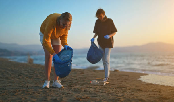 istock Mother with daughter saving the planet from garbage. 1471462743