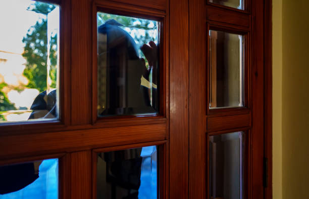 istock Thief in balaclava peeks through the windows. 1471463265