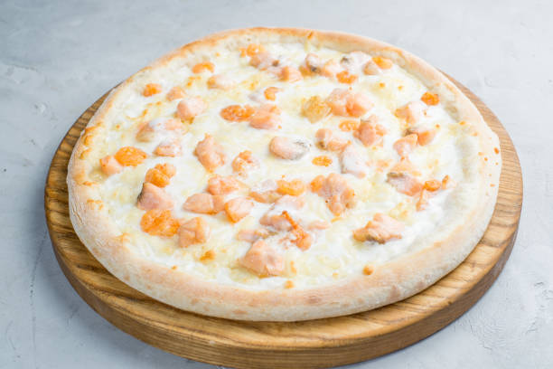 istock White cheese pizza with chicken and pineapples 1471477618