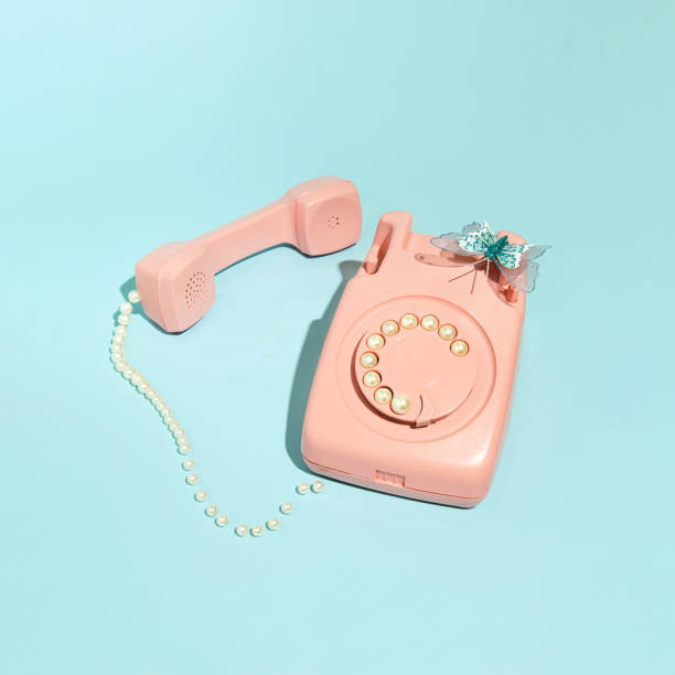 istock Pink retro style telephone, nostalgia trends 1471495093