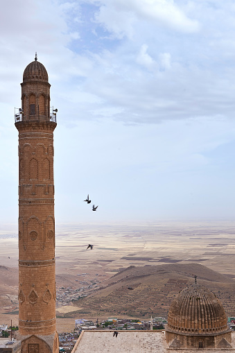 Minaret of the Great Mosque known also as Ulu cami in Mardin and the plain of Mesopotamia. Mardin, Turkey.