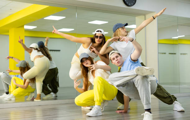 istock Team of teenagers dancing modern dances in studio 1471517397