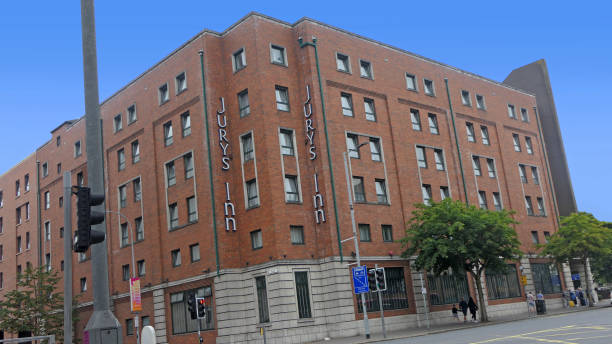 This Jurys Inn is located next to Belfasts City Hall and Opera House Northern Ireland This Jurys Inn is located next to Belfasts City Hall and Opera House Northern Ireland 04-12-22 titanic room stock pictures, royalty-free photos & images
