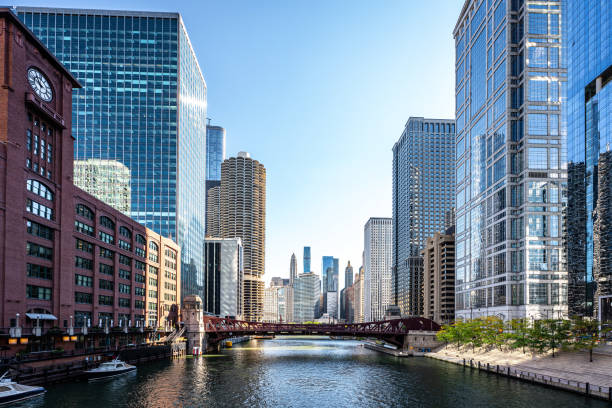 chicago, illinois con chicago river - architecture blue bridge iron fotografías e imágenes de stock
