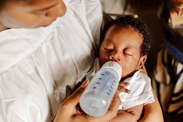 istock newborn drinking bottle milk 1471569186