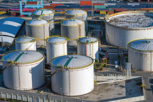 istock Big white oil tanks 1471573193