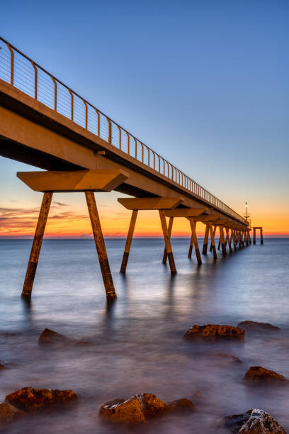 istock The Pont del Petroli before sunrise 1471573202