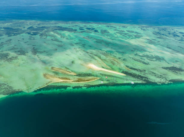 istock Seascape and sandbar. Philippines. 1471576385