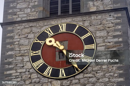 istock Close-up of stone church tower of church St. Johann with clock face at the old town of Swiss City of Schaffhausen on a foggy winter day. 1471585391