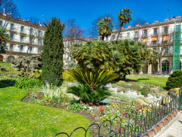 istock City garden 1471609278