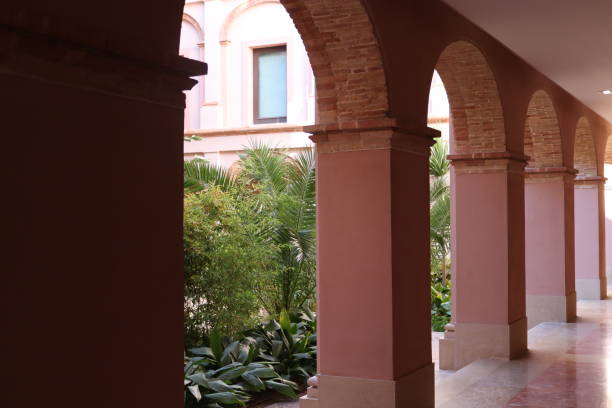 istock Pink arches and tropical greenery 1471612541