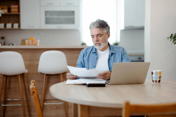 istock Planning Budget at Home 1471621452