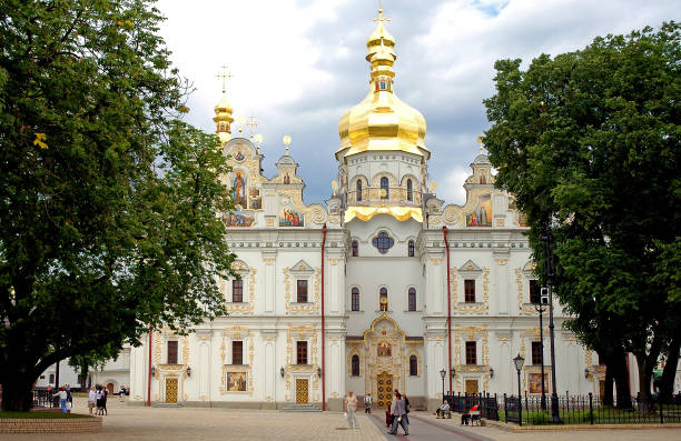 la cattedrale della dormizione a kiev, ucraina - kyiv orthodox church dome monastery foto e immagini stock