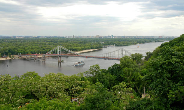 istock Dnieper River in Kyiv, Ukraine 1471638588