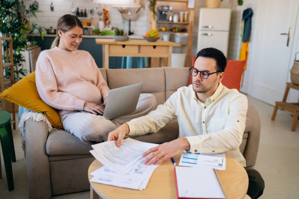 istock Pregnant couple organizing home finances 1471644674