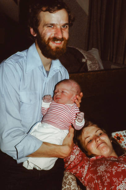 Young family with new born baby back in time Happy young family back in time with new born sibling father daughter 80s stock pictures, royalty-free photos & images