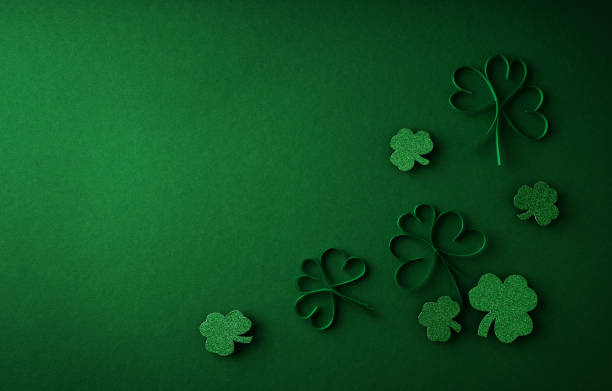 istock Saint Patrick day flat lay concept with shamrock clover on green background 1471653648