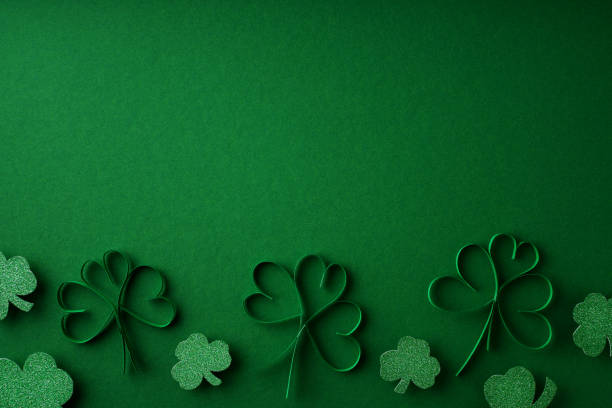 istock Saint Patrick day flat lay concept with shamrock clover on green background 1471653692