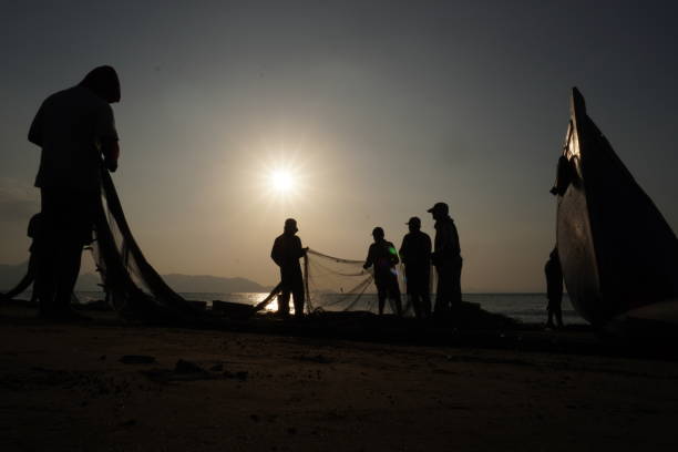 istock Silhouette of fishermen 1471690288