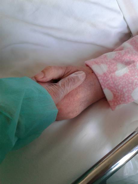 istock Mother in hospital isolation, holds her daughter's hand. 1471690632