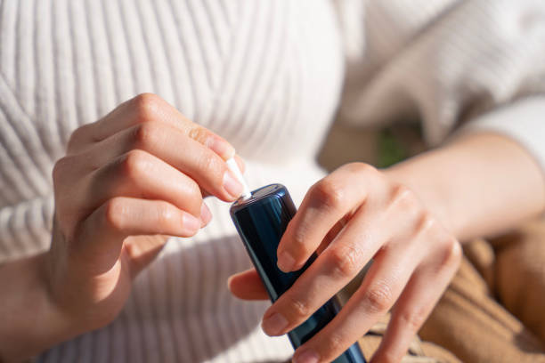 istock woman holding electronic cigarettes in her hand 1471699010