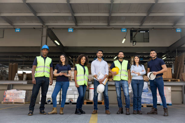istock Group of Latin American workers working at a distribution warehouse 1471700323