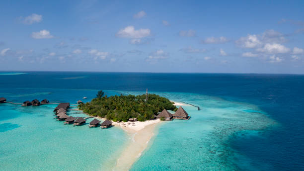istock Beautiful small Maldives island 1471706287