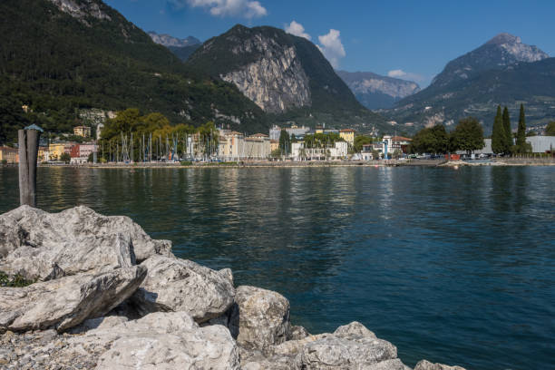 istock Sunny day on Lake Garda 1471706392