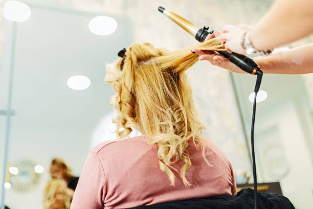 istock Hairstylist making locks with curling iron 1471707844