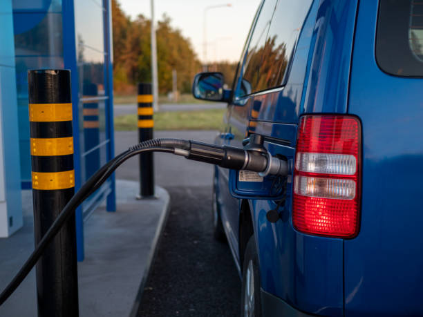 une buse de gaz d’une voiture alimentée au gnc au gaz naturel comprimé - compressed natural gas photos et images de collection