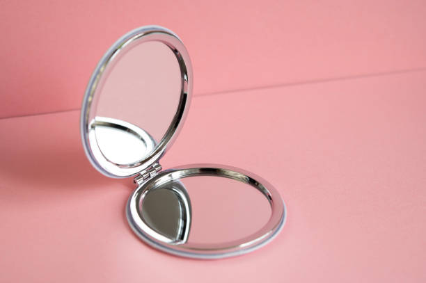 istock Cosmetic mirror on a pink background. 1471711141
