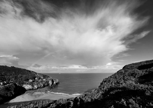 istock St Agnes Bay Clift Top Black & White. 1471724391