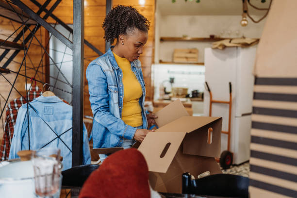 istock Moving to a new home 1471724808