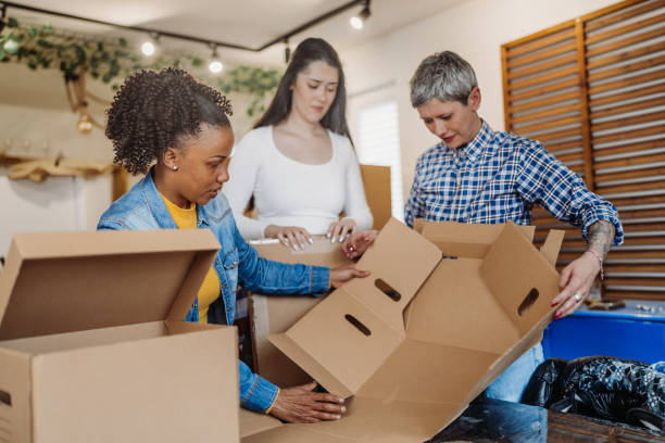 istock Moving to a new home 1471725625