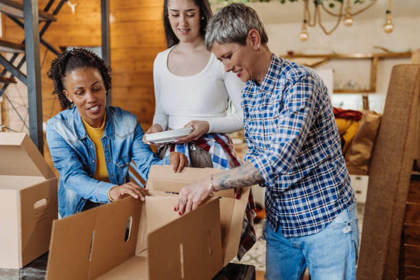 istock Moving to a new home 1471725669