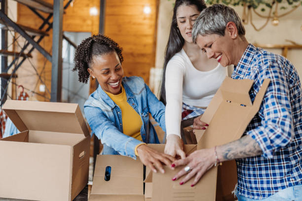 istock Moving to a new home 1471725753