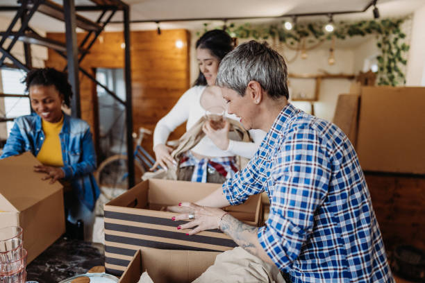 istock Moving to a new home 1471726102