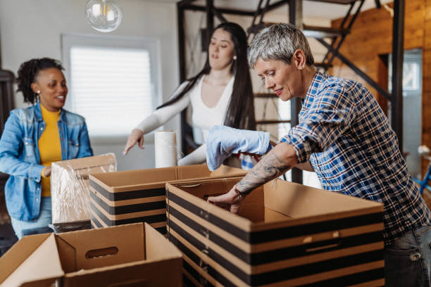 istock Moving to a new home 1471727482