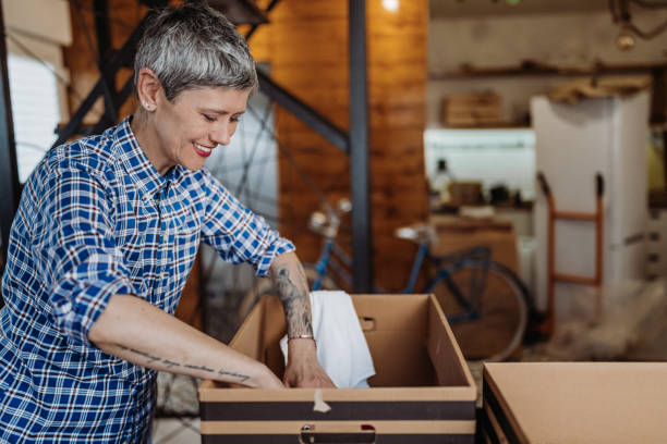 istock Moving to a new home 1471727584