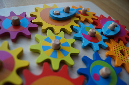 Game for children with colorful gears