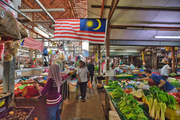 クアラルンプールのチョウキット市場の八百屋 - malaysia ストックフォトと画像