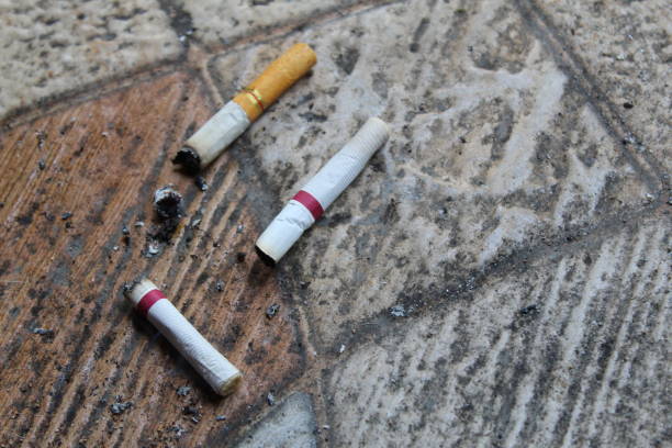 istock The used cigarettes on the ground 1471767911