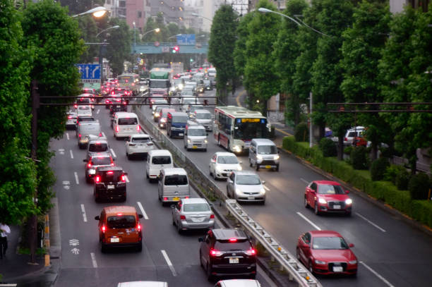 istock Traffic patterns on busy urban roads 1471779523