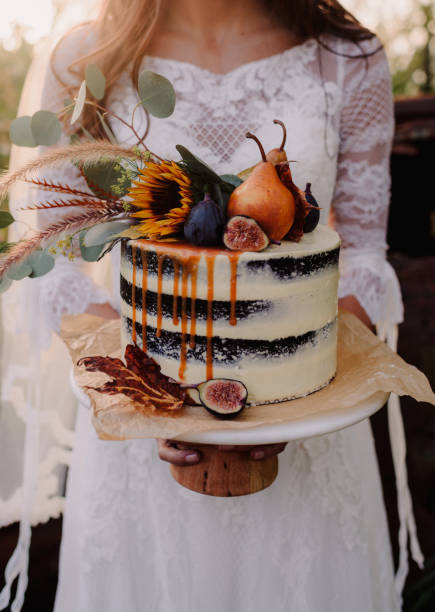 istock Close up of bride holding a wedding cake 1471797740