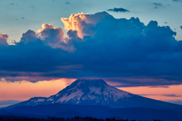 istock Mt. Fuji at sunset with clouds, Yamanashi, Japan 1471821222