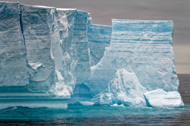 Antartica - Tabular Iceberg in Bransfield Strait Antarctica, Antarctic Peninsula, Palmer Archipelago, Neumayer Channel - Global warming - Fairytale landscape - Tabular Iceberg in Bransfield Strait glacier stock pictures, royalty-free photos & images