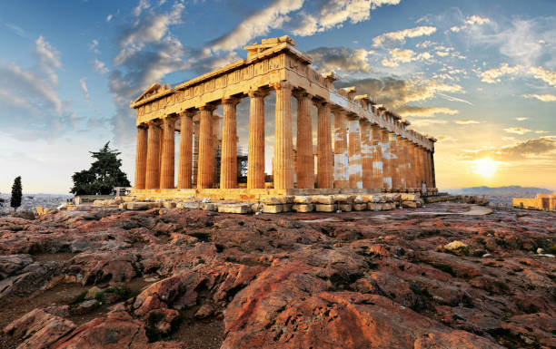 atene - acropoli con il partenone al tramonto, grecia - greece acropolis parthenon athens greece foto e immagini stock